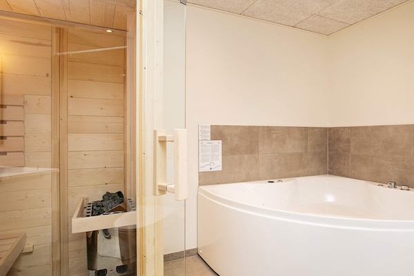 Foto van 6 persoons vakantie huis in Ringkøbing - Vakantiehuis in Ringkøbing - Spa