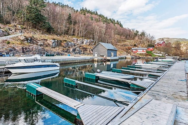 Foto van Sereen Waterfront Toevluchtsoord-By Traum - Vakantiehuis in Valevåg - Outdoor