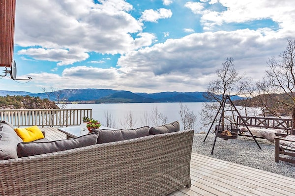 Foto van Sereen Waterfront Toevluchtsoord-By Traum - Vakantiehuis in Valevåg - Outdoor
