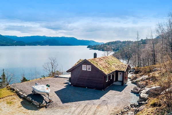 Foto van Sereen Waterfront Toevluchtsoord-By Traum - Vakantiehuis in Valevåg - Outdoor