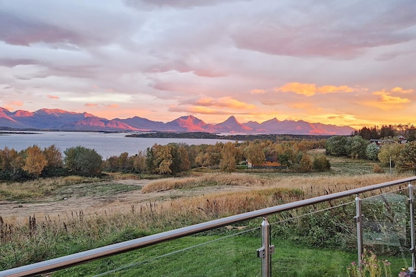 Foto van Kustcharme in Hamaroy-By Traum - Vakantiehuis in Skutvik - WaterView