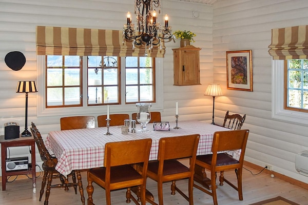 Foto van Familieparadijs met uitzicht op meer-By Traum - Vakantiehuis in Volda - Indoor
