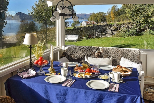 Foto van Familieparadijs met uitzicht op meer-By Traum - Vakantiehuis in Volda - Indoor