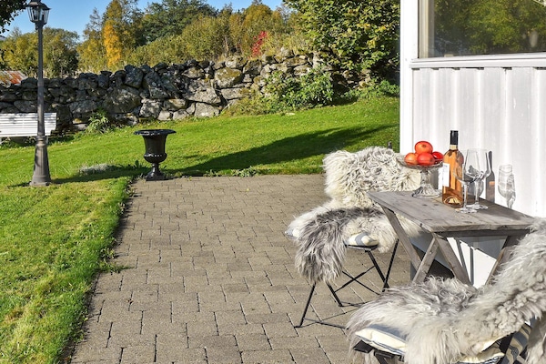 Foto van Familieparadijs met uitzicht op meer-By Traum - Vakantiehuis in Volda - Outdoor