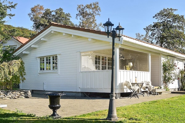Foto van Familieparadijs met uitzicht op meer-By Traum - Vakantiehuis in Volda - Outdoor