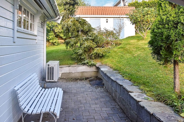 Foto van Familieparadijs met uitzicht op meer-By Traum - Vakantiehuis in Volda - Outdoor