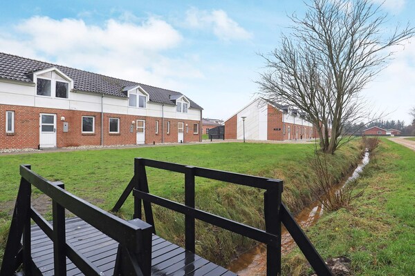 Foto van 14 persoons vakantie huis op een vakantie park in Blåvand - Outdoor
