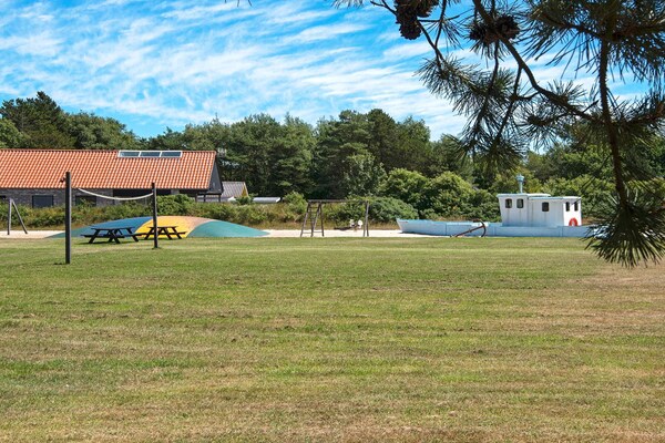 Foto van 14 persoons vakantie huis op een vakantie park in Blåvand - View