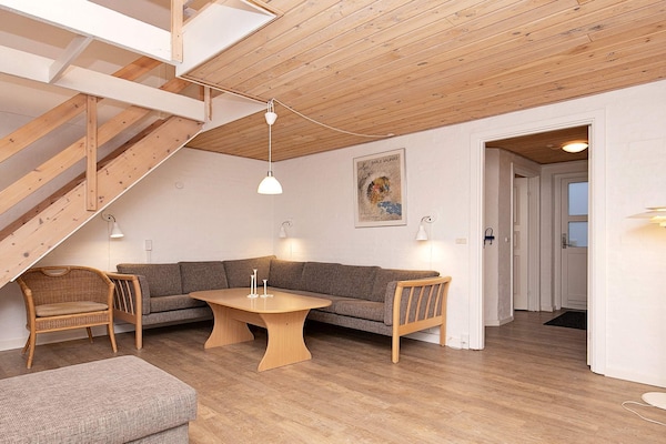 Foto van 14 persoons vakantie huis op een vakantie park in Blåvand - Pool