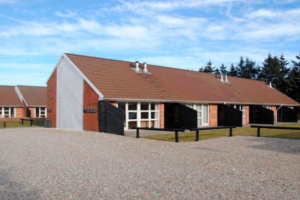 Foto van 14 persoons vakantie huis op een vakantie park in Blåvand - Indoor