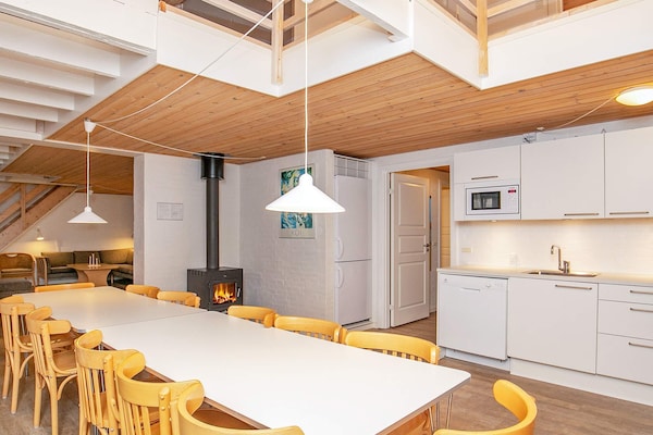 Foto van 14 persoons vakantie huis op een vakantie park in Blåvand - Indoor