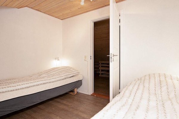 Foto van 14 persoons vakantie huis op een vakantie park in Blåvand - Indoor