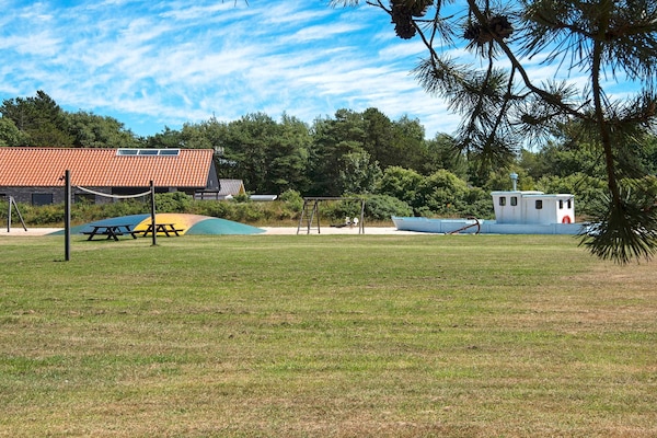 Foto van 14 persoons vakantie huis op een vakantie park in Blåvand - View