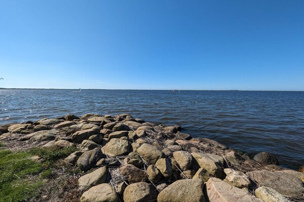 Foto van Afgelegen Havenhuisje-By Traum - Vakantiehuis in Hemmet - WaterView