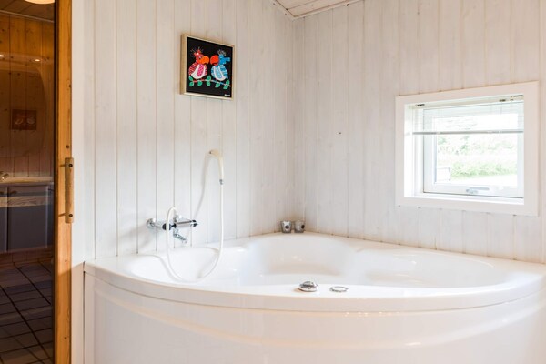 Foto van Afgelegen Knusse Huisje-By Traum - Vakantiehuis in Hemmet - Spa