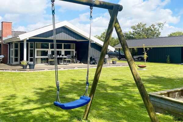 Foto van Afgelegen Knusse Huisje-By Traum - Vakantiehuis in Hemmet - Outdoor