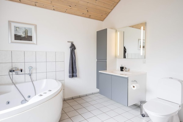 Foto van Afgelegen Gezellige Huisje in Skaven-By Traum - Vakantiehuis in Tarm - Spa