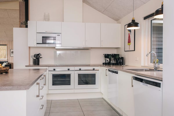Foto van Luxe retraite in Blavand -- By Traum Ferienwohnungen - Indoor
