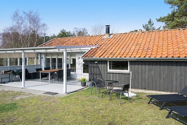 Foto van Toevluchtsoord aan het strand met dennenbomen - Vakantiehuis in Nexø - Outdoor