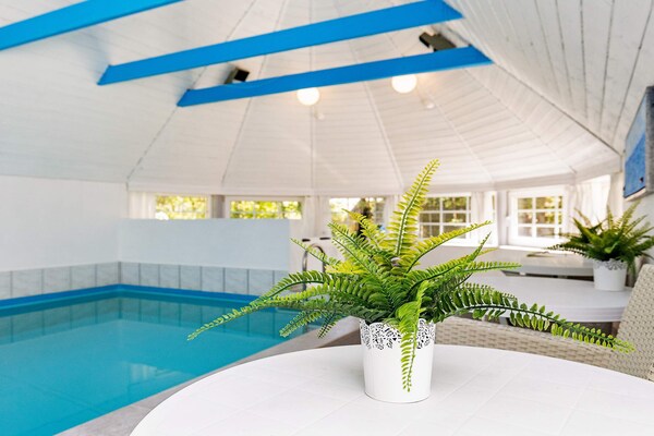 Foto van 12 persoons vakantie huis in Væggerløse-By Traum - Pool