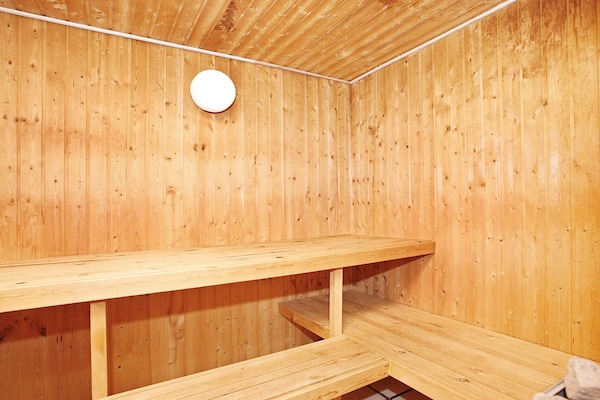 Foto van Verblijf in een afgelegen villa met zwembad - Vakantiehuis in Blokhus - Sauna