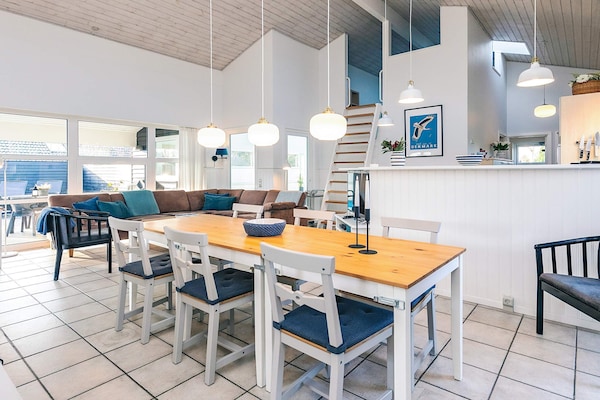 Foto van 12 persoons vakantie huis in Væggerløse-By Traum - Indoor