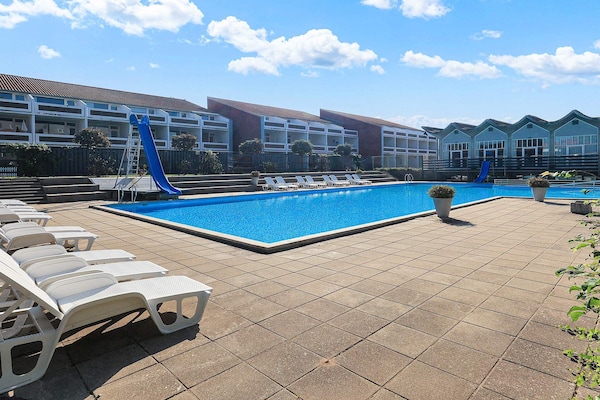 Foto van 6 persoons vakantie huis op een vakantie park in Faaborg - Pool
