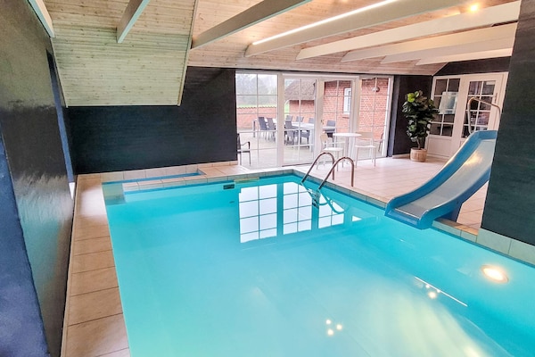Foto van Luxe vakantieverblijf vlakbij het strand - Vakantiehuis in Ulfborg - Pool