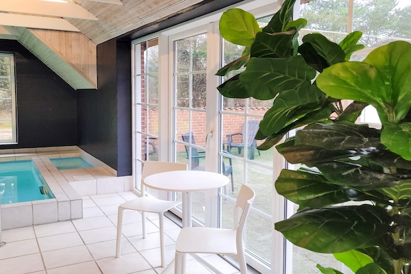 Foto van Luxe vakantieverblijf vlakbij het strand - Vakantiehuis in Ulfborg - Pool