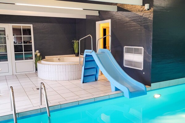 Foto van Luxe vakantieverblijf vlakbij het strand - Vakantiehuis in Ulfborg - Pool