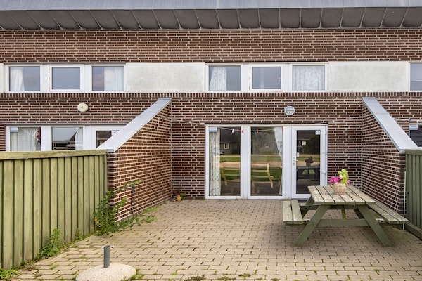 Foto van 6 persoons vakantie huis op een vakantie park in Hemmet - Outdoor