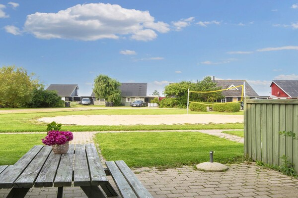 Foto van 6 persoons vakantie huis op een vakantie park in Hemmet - View