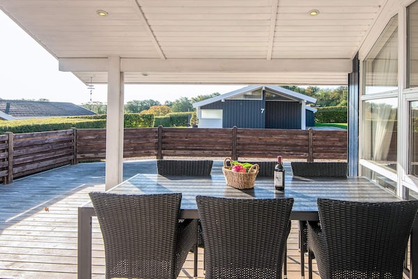 Foto van Zeeparadijs met open terras - Vakantiehuis in Bjert - View
