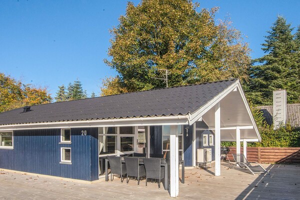 Foto van Zeeparadijs met open terras - Vakantiehuis in Bjert - View
