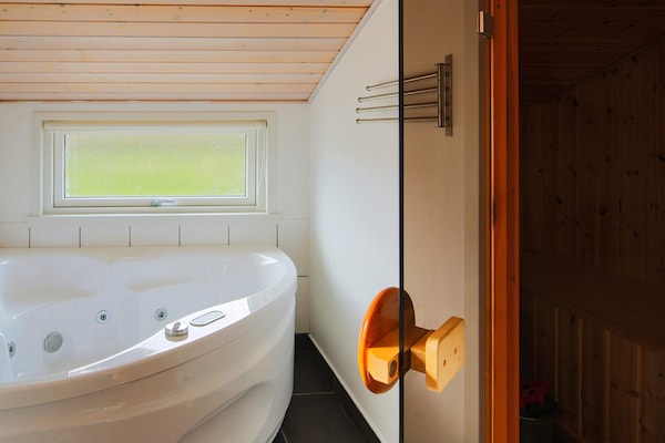 Foto van Luxe retraite met spa -- By Traum Ferienwohnungen - Vakantiehuis in Dannemare - Indoor