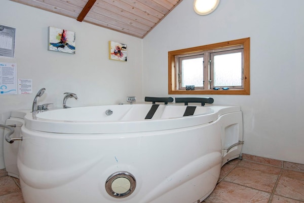 Foto van Modern verblijf met bubbelbad - Vakantiehuis in Hemmet - Spa