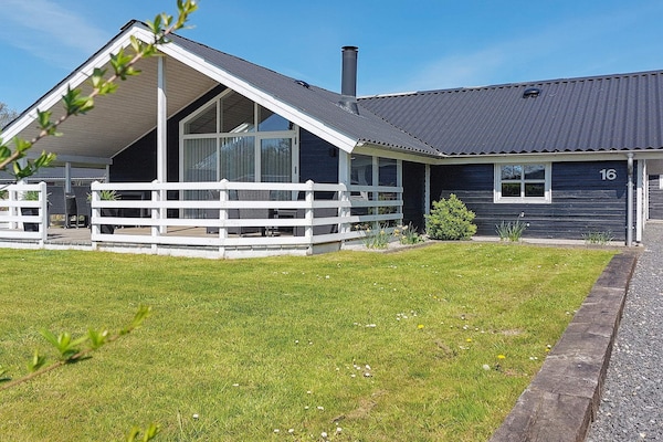 Foto van Modern verblijf met bubbelbad - Vakantiehuis in Hemmet - Outdoor