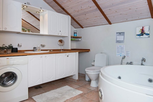 Foto van Modern verblijf met bubbelbad - Vakantiehuis in Hemmet - Indoor