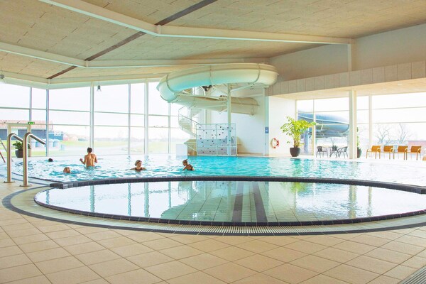 Foto van 6 persoons vakantie huis op een vakantie park in Gråsten - Pool