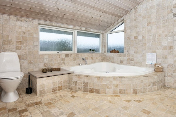 Foto van Luxe retraite met spa -- By Traum Ferienwohnungen - Vakantiehuis in Hemmet - Spa
