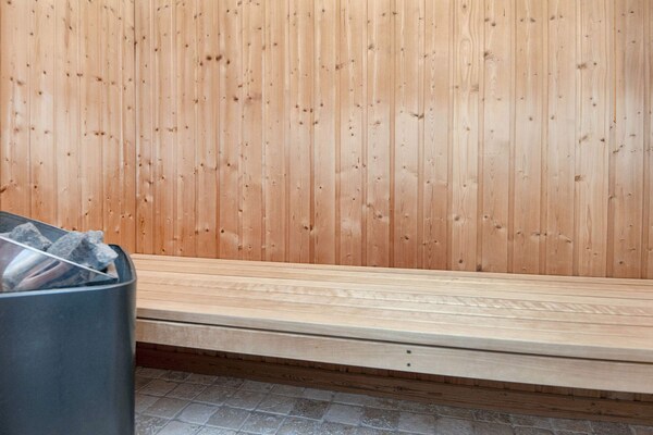 Foto van Luxe retraite met spa -- By Traum Ferienwohnungen - Vakantiehuis in Hemmet - Sauna