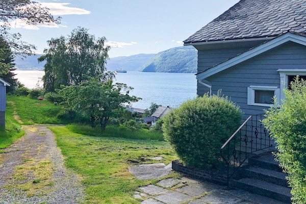 Foto van 6 persoons vakantie huis in Utvik - Vakantiehuis in Utvik - Outdoor