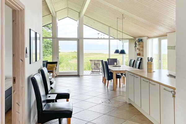 Foto van Modern Strandhuis -- By Traum Ferienwohnungen - Vakantiehuis in Hadsund - Indoor