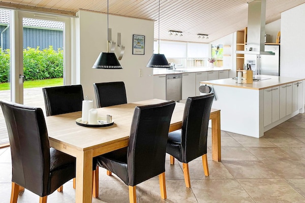 Foto van Modern Strandhuis -- By Traum Ferienwohnungen - Vakantiehuis in Hadsund - Indoor
