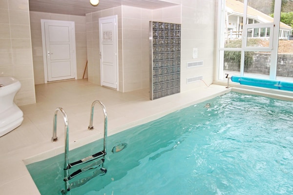 Foto van 12 persoons vakantie huis in Jelsa - Vakantiehuis in Jelsa - Pool