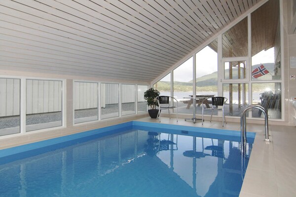 Foto van 12 persoons vakantie huis in Jelsa - Vakantiehuis in Jelsa - Pool