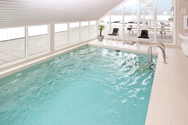 Foto van 12 persoons vakantie huis in Jelsa - Vakantiehuis in Jelsa - Pool