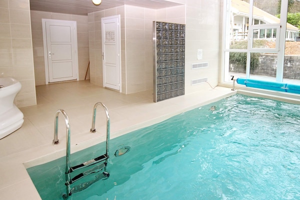 Foto van 12 persoons vakantie huis in Jelsa - Vakantiehuis in Jelsa - Pool