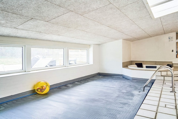 Foto van 12 persoons vakantie huis in Nexø - Vakantiehuis in Nexø - Pool
