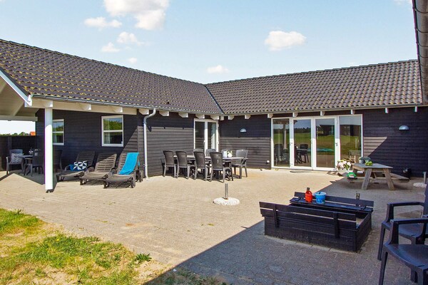 Foto van Luxe zwembad retraite -- By Traum Ferienwohnungen - Vakantiehuis in Løkken - Outdoor